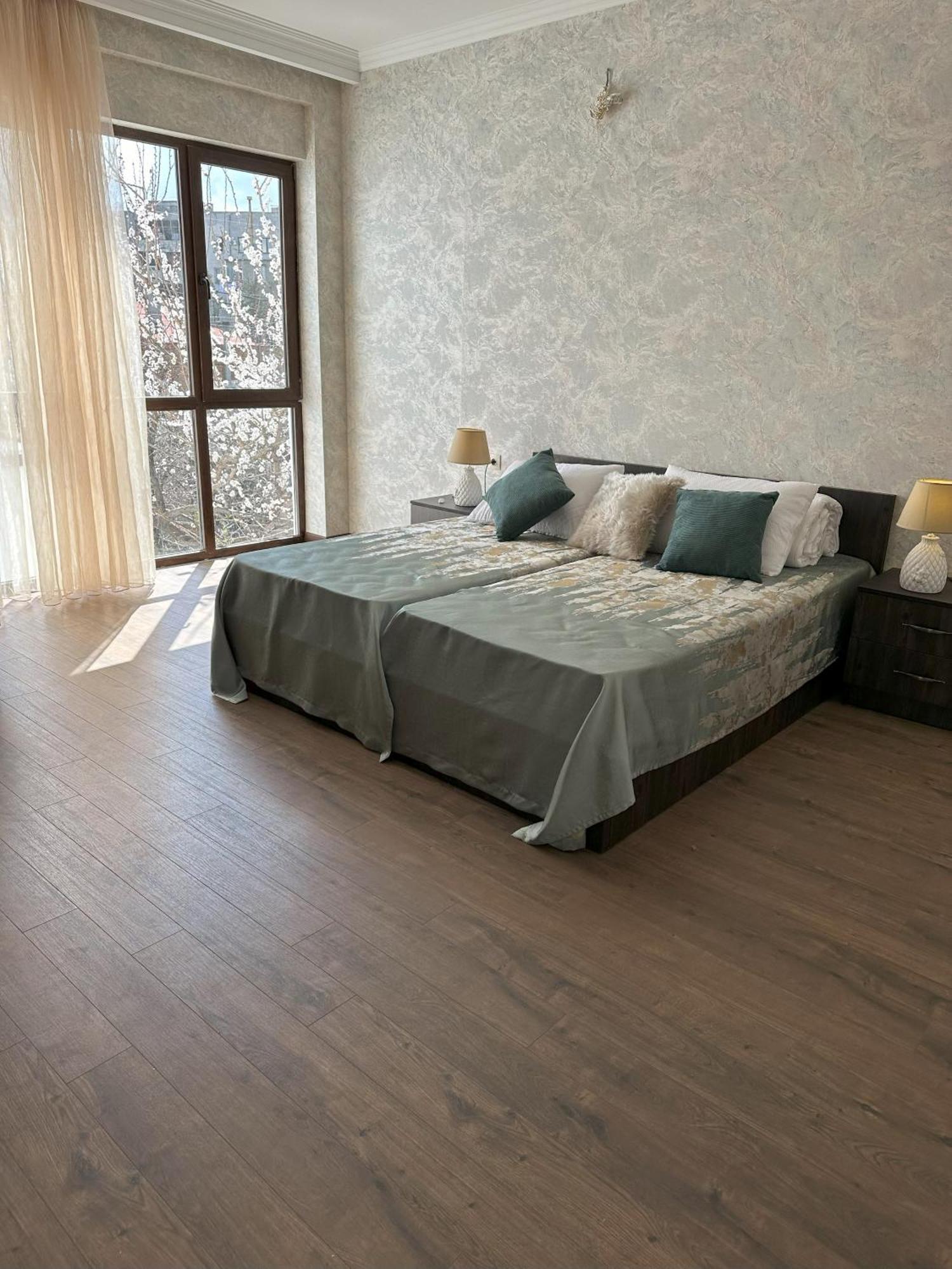 Three Palms Guest House Tbilisi Zewnętrze zdjęcie