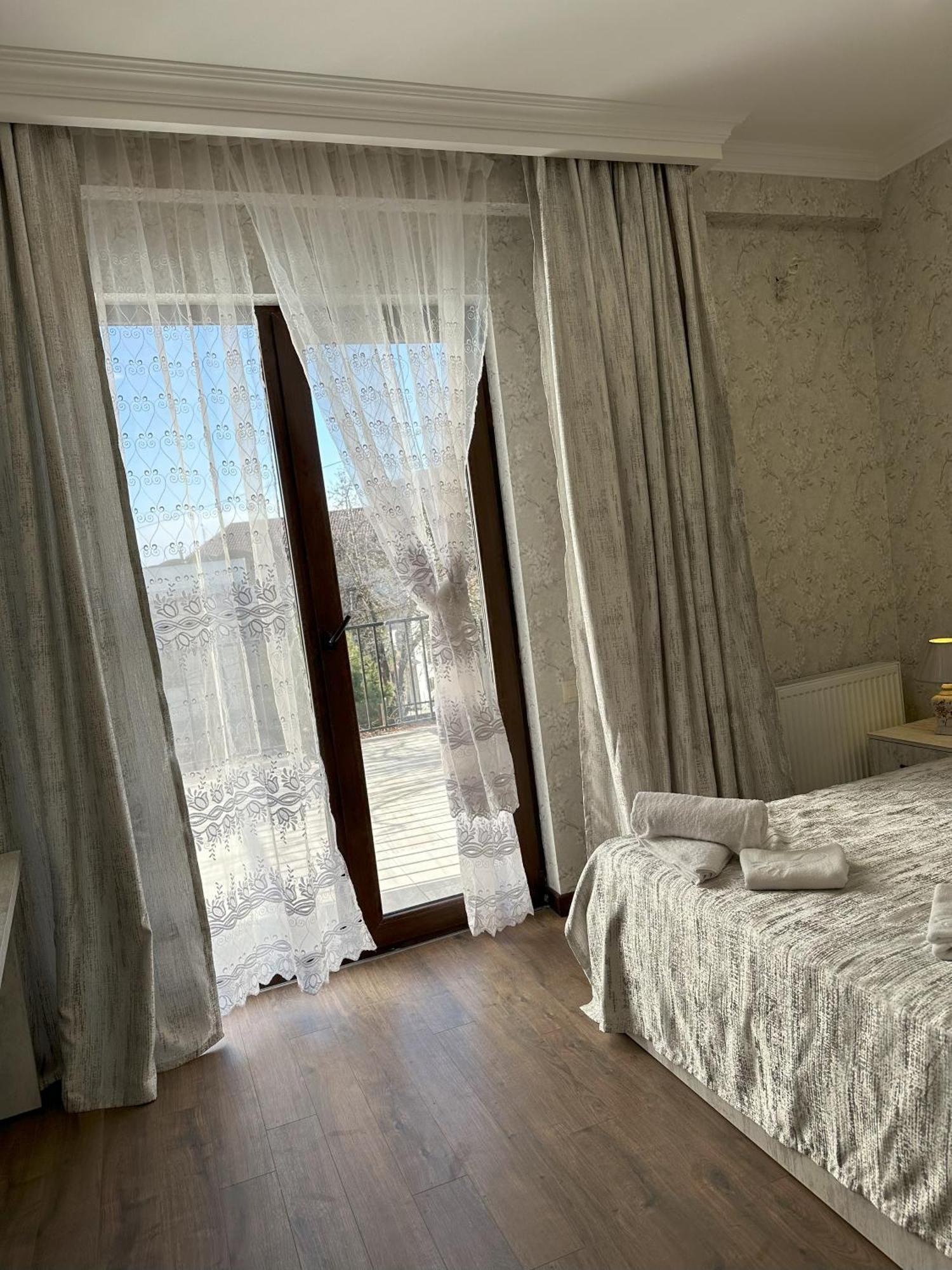 Three Palms Guest House Tbilisi Zewnętrze zdjęcie