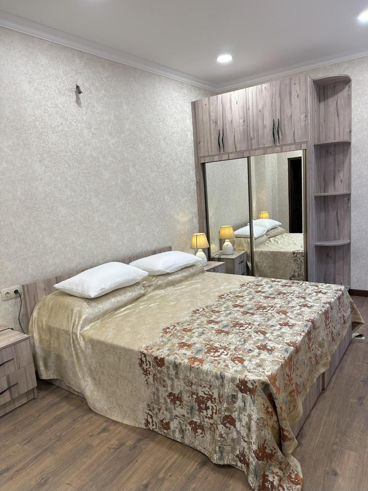 Three Palms Guest House Tbilisi Zewnętrze zdjęcie