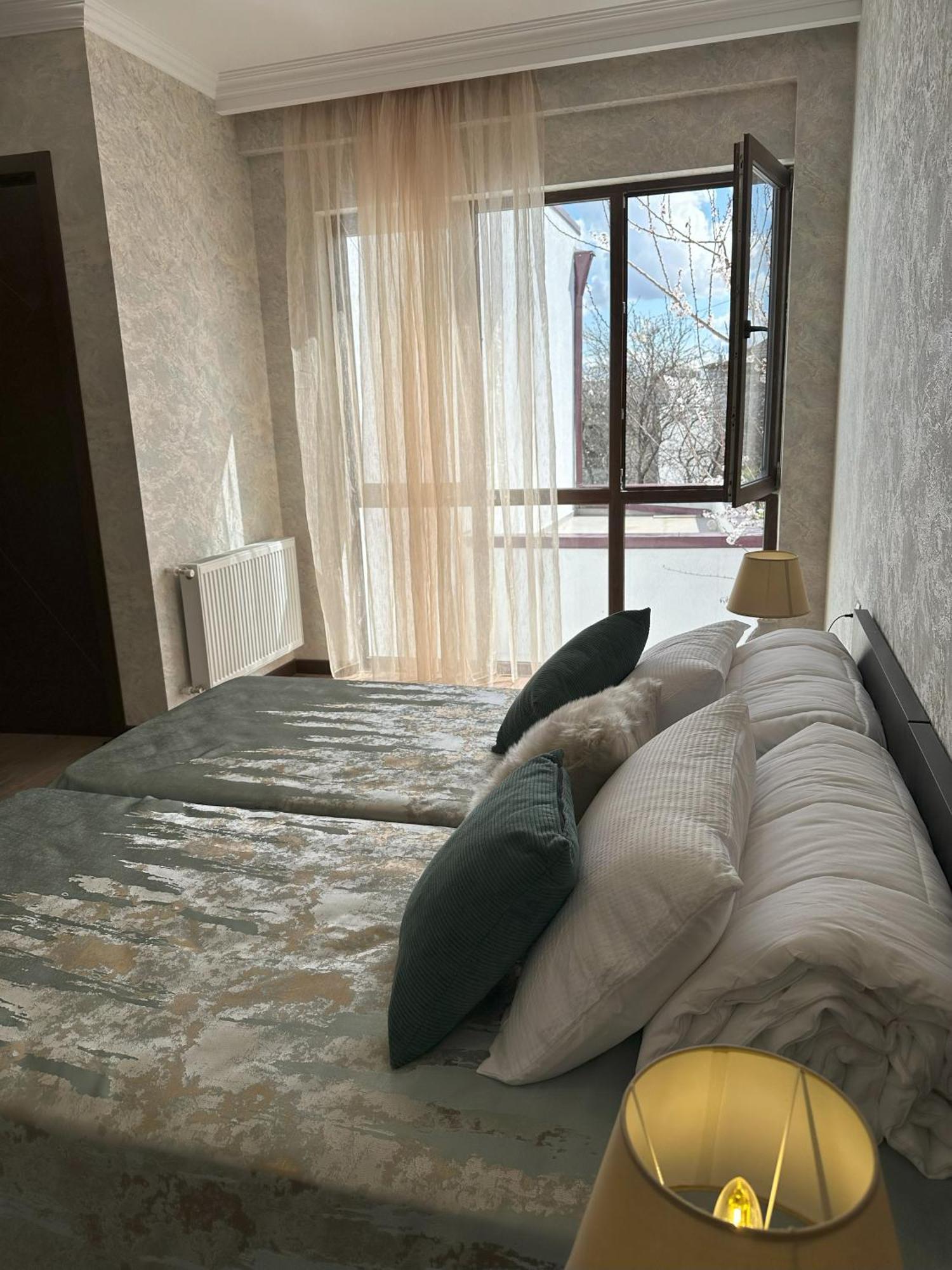 Three Palms Guest House Tbilisi Zewnętrze zdjęcie