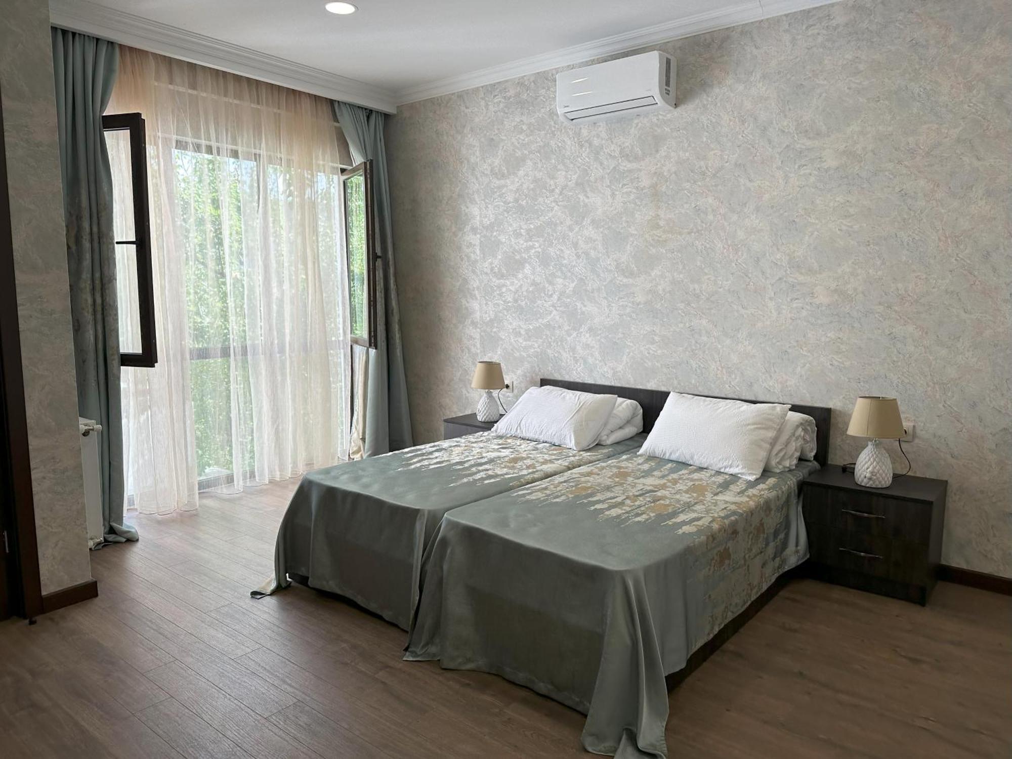 Three Palms Guest House Tbilisi Zewnętrze zdjęcie